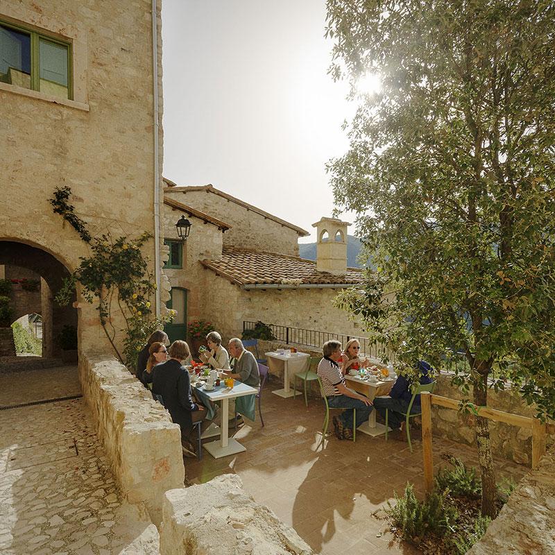 La nuova caffetteria e la terrazza panoramica